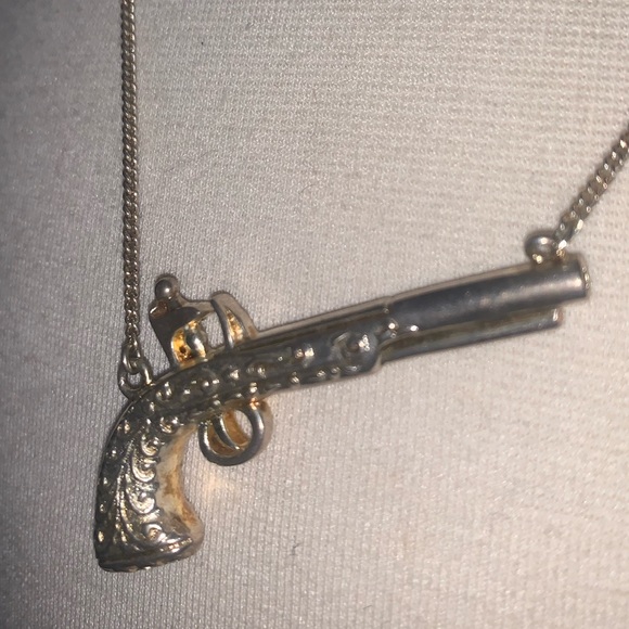 Disney Pirates of the Caribbean Johnny Depp Captain Sparrow 2006 Pistol necklace - Picture 4 of 6